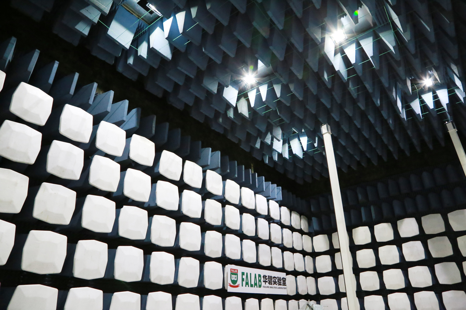 EMC實(shí)驗室1.jpg EMC實(shí)驗室1.jpg